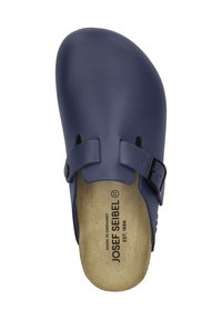 Zoccolo blu navy realizzato in materiale resistente, dotato di una sola cinghia con fibbia e una soletta sagomata per il comfort. Taglia 37.