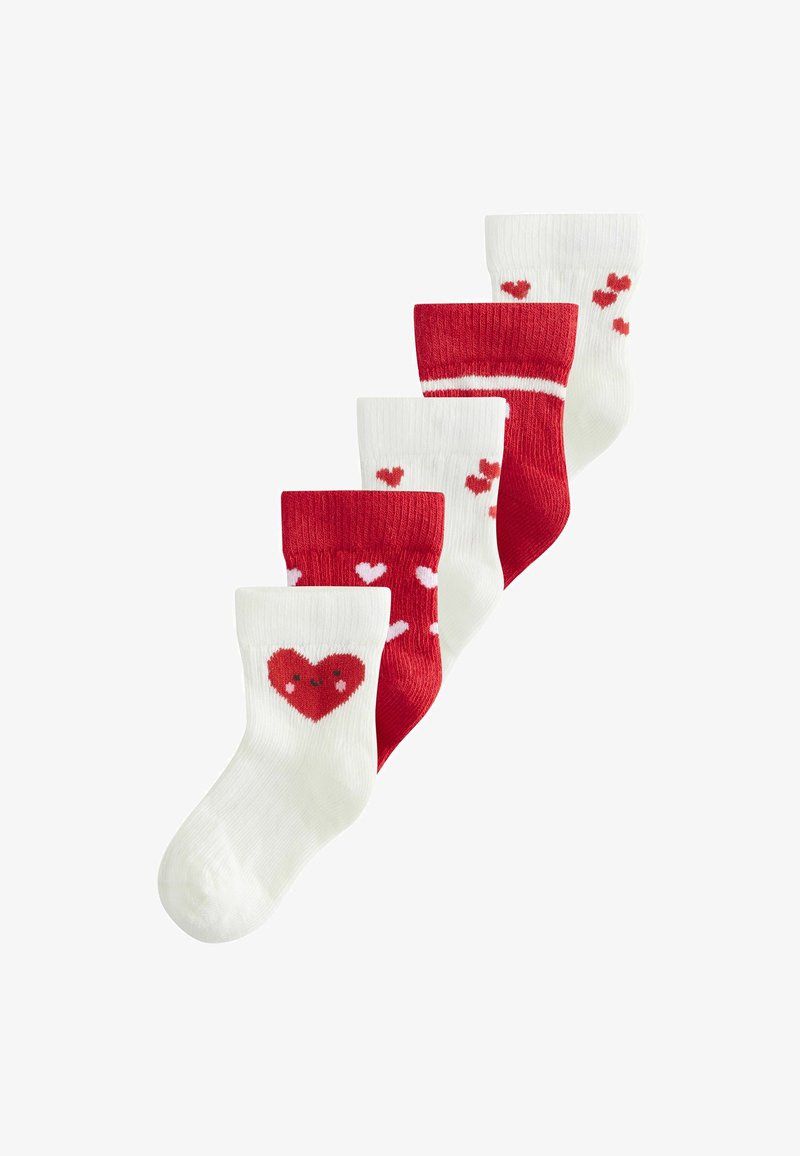 Cinque paia di calze in rosso e bianco. Caratteristiche includono polsini a costine, motivi a cuori e tessuto morbido a maglia. Design variati tra i paia.