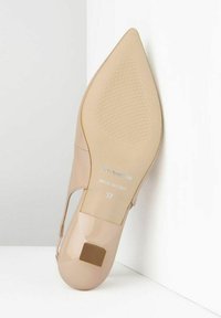 Chaussure à talon haut beige avec un bout pointu, en matériau plastique lisse, semelle en caoutchouc texturé et logo en bas. Taille 37.