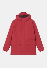 Veste imperméable rouge avec capuche, dotée d'une fermeture éclair frontale, de deux grandes poches avant et de poignets côtelés. Logo "Quiksilver" sur le côté.