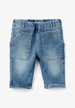 Szorty dżinsowe z elastycznym paskiem, w jasnoniebieskim odcieniu, z dwiema dużymi kieszeniami z przodu i podwiniętym dołem. Gładka tekstura z delikatnym przetarciem.
