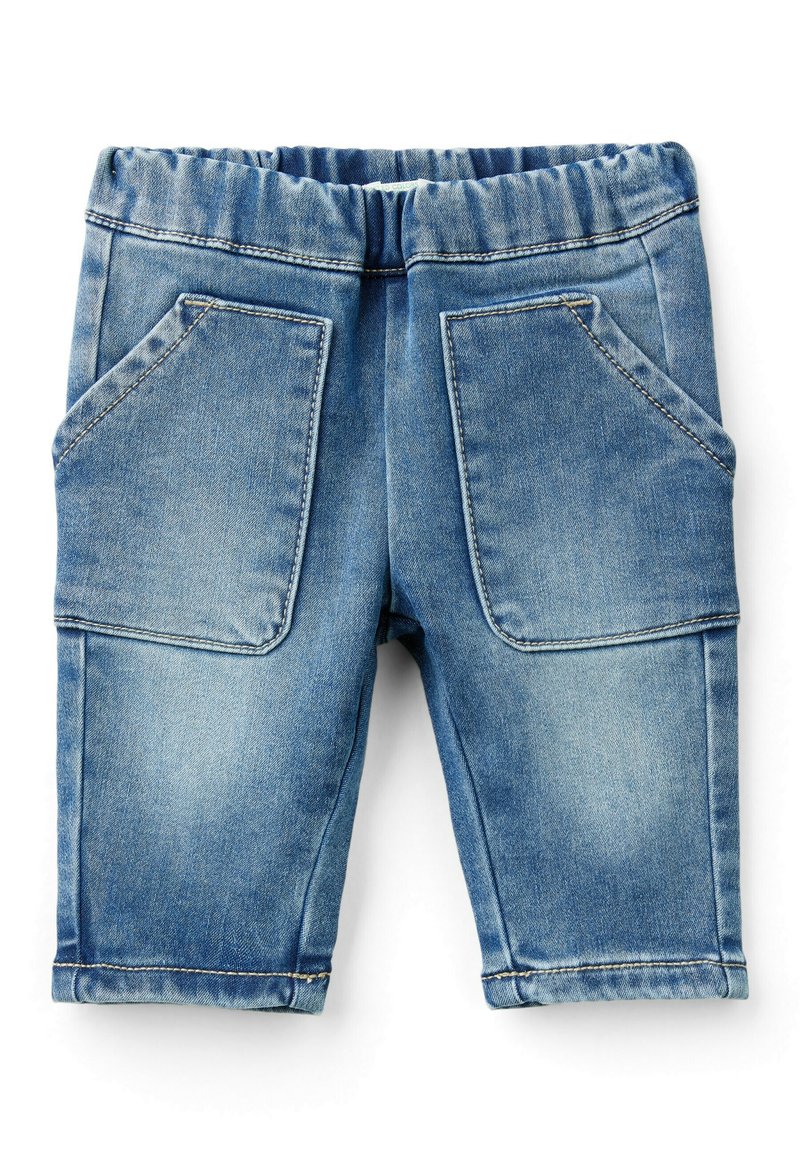 Džínové šortky s elastickým pasem, světle modrý odstín, dvě velké přední kapsy a ohrnutý lem. Hladká textura s jemným vyblednutím.