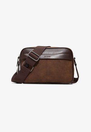 Sac bandoulière marron avec sangle en tissu marron foncé réglable et détails en cuir, fermeture éclair et logo ALDO à l'avant.