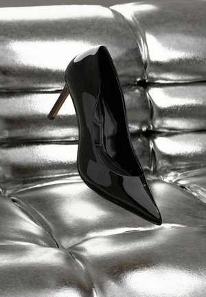 PILLOW WALK STESSYMID
 - High heels - black