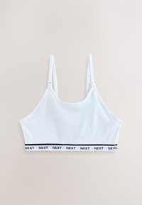 Witte sportbh met verstelbare bandjes en een zwart-witte elastische band aan de onderkant met het woord "NEXT" herhaald.