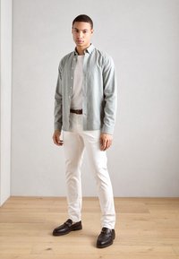 Thumbnail Image 3