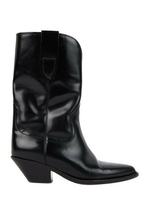 Botte de cowboy en cuir noir mi-mollet avec talon incliné et détails cousus sur fond blanc.