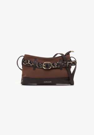Sac bandoulière marron et noir avec ceinture imprimé léopard et boucle dorée, affichant le nom de la marque MARIAMARE en lettres dorées.