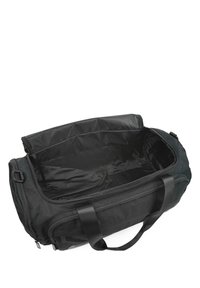 Bolsa de deporte negra con cremallera en la parte superior, material de tela, interior espacioso y doble asa de transporte. Presenta una superficie texturizada y una base plana.