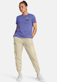 Under Armour RUN - Teplákové kalhoty - khaki base