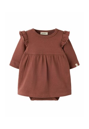 Robe bébé manches longues couleur rouille avec épaules volantées et taille froncée, en tissu doux, de la marque Lil’Atelier.