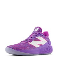 Scarpe sportive viola con tomaia testurizzata, dettagli bianchi, punta rinforzata e suola imbottita con battistrada a motivo.