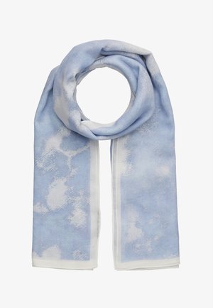 Écharpe bleu clair et blanche avec un motif doux, semblable à un nuage, pliée en boucle avec les extrémités pendantes.