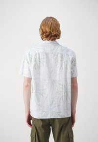Selected Homme SLHRELAXSUN SHIRT RESORT - Marškiniai - bok choy aop:leaves aop