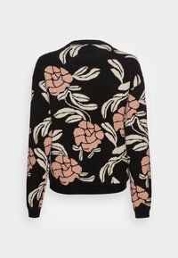 Maglione nero con un motivo floreale composto da rose rosa e foglie bianche, realizzato in un tessuto morbido con una vestibilità standard e maniche lunghe.