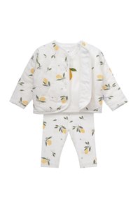 Gepatchtes weißes Kleinkind-Outfit mit Zitronen- und Blattmuster, bestehend aus einer Druckknopfjacke und gemusterten Leggings. Weicher Stoff mit angenehmer Struktur.