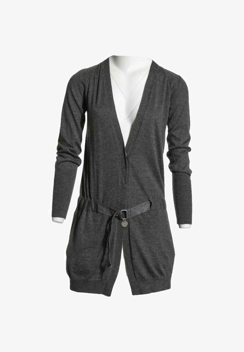 Cardigan gris foncé à manches longues avec un col en V profond, coupe ample, et ceinture en tissu nouée à la taille, présenté sur un mannequin sans tête.