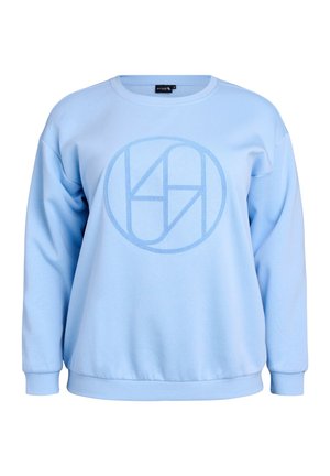 Jasnoniebieska bluza z okrągłym dekoltem, długimi rękawami oraz teksturowanym, geometrycznym logo w kształcie koła umieszczonym na środku klatki piersiowej.