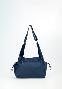 Borsa in tessuto blu navy con una forma morbida e arrotondata. Presenta due spallacci regolabili, una tasca frontale con zip e lacci laterali.