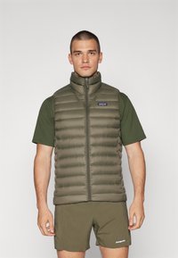 Patagonia DOWN SWEATER VEST - Liemenė - pine needle green