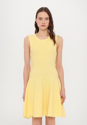 MISCOTTE - Vestido de punto - jaune pale