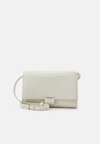 Calvin Klein - ARCHIVE CROSSBODY SHINY - Umhängetasche - ecru Thumbnail-Bild 1