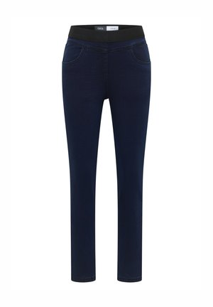 Granatowe, dopasowane jeansy z czarnym paskiem w talii, dwoma przednimi kieszeniami i gładką fakturą. Prosty design, bez widocznych wzorów ani zdobień.