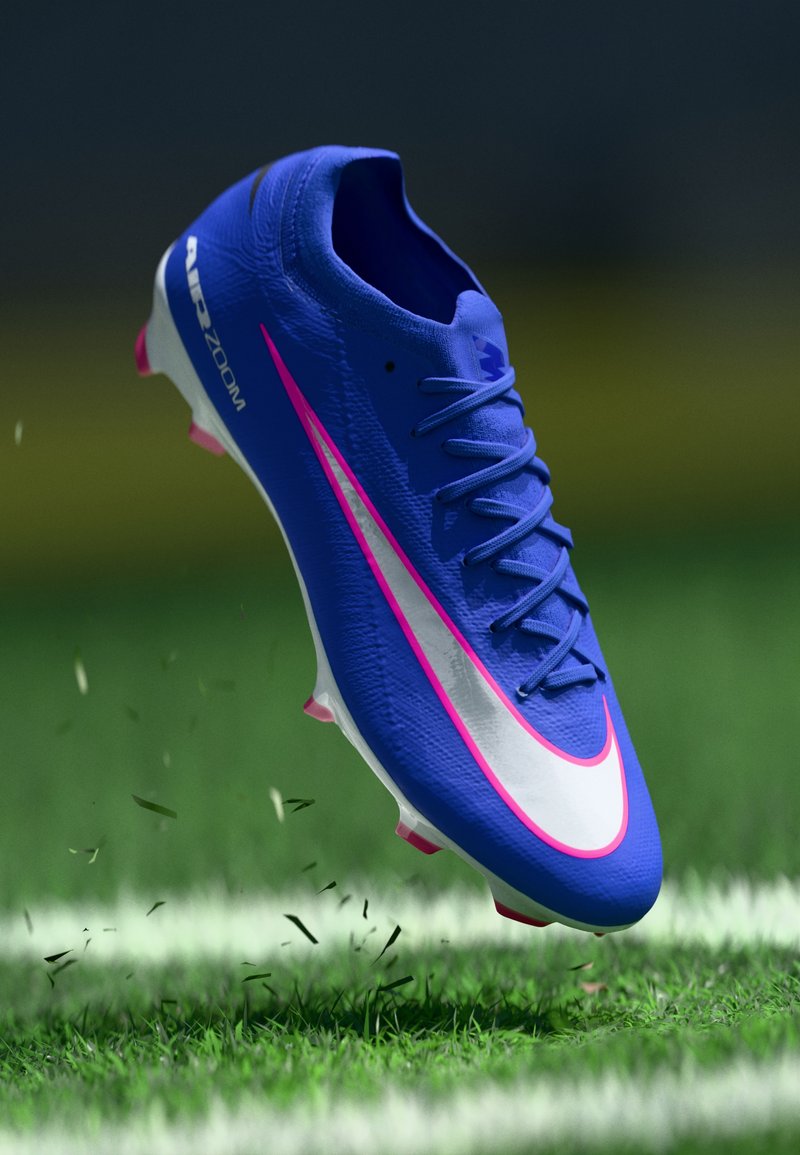 Ποδοσφαιρικό παπούτσι Nike σε μπλε χρώμα με λευκή και ροζ σφίγγα, με υφή στην επάνω επιφάνεια, κορδόνια και πλαστικά καρφιά για πρόσφυση.