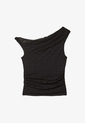 Zwarte kant top met een schouderontwerp, voorzien van textuurdetails en ruches aan de zijkant voor een aangesloten silhouet.