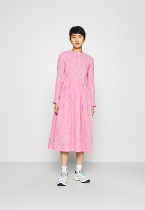CRINCKLE POP DOCCA - Day dress - pink/white