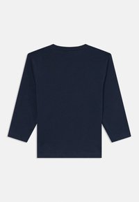 Dunkelblaue Langarm-T-Shirt aus Baumwolle. Mit Rundhals und geradem Schnitt. Glatte Textur ohne sichtbare Muster oder Akzente.