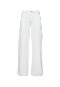Białe szerokie spodnie cargo wykonane z denimu bawełnianego, z bocznymi kieszeniami, widocznym przeszyciem i zapięciem na guzik z przodu.