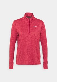 Maglione rosso a maniche lunghe, con zip fino a un quarto, realizzato in tessuto leggero e strutturato, con un piccolo logo Nike bianco sul lato sinistro del petto.