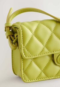 Next QUILTED - Axelremsväska - lime green