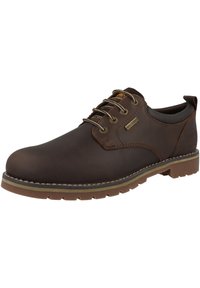Zapato de cuero marrón con cordones, punta redondeada, cuello acolchado, suela robusta y ojales metálicos. Marca notable en el lateral.
