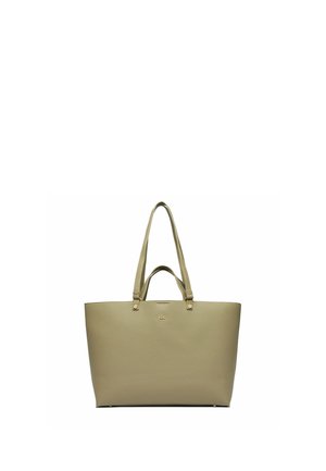 Borsa tote in pelle beige texturizzata con doppi manici superiori e un piccolo logo dorato al centro vicino al bordo superiore.