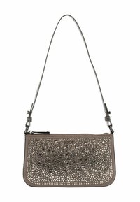 Béžové psaníčko s hladkou texturou, zdobené stříbrnými a černými cvočky, s tenkým ramenním popruhem a zipovým uzávěrem.