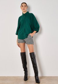Apricot Hemdbluse - green