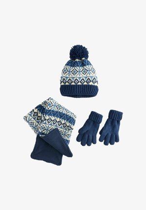 Set di accessori in maglia per l'inverno composto da un berretto a motivi blu navy e crema con pompon, guanti coordinati e una sciarpa foderata in pile.