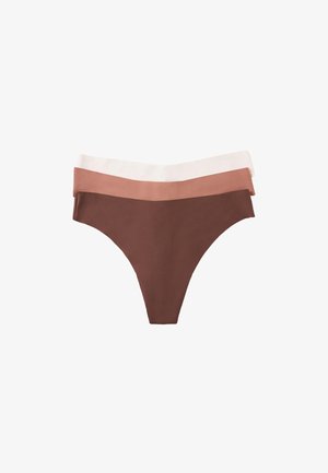 Drie paar vrouwen thong ondergoed in diverse tinten bruin en beige, met een gladde afwerking en contrasterende taillebandkleuren.