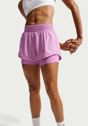Nike Performance, NIKE PERFORMANCE WOMEN'S DRI-FIT MID-RISE 8CM (APPROX.) 2-IN-1 SHORTS ONE - Shorts 2 en 1 - light magenta white