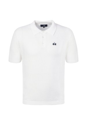 Weißes kurzärmeliges Strick-Poloshirt mit Kragen, Zwei-Knopf-Leiste und kleinem, dunkel besticktem Logo auf der linken Brust.