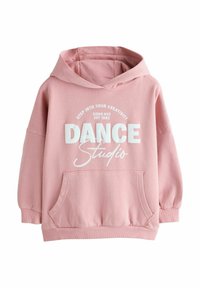 Różowa bluza z kapturem, wykonana z miękkiego materiału. Posiada przednią kieszeń oraz wyraźny, biały napis: "DANCE Studio" z zaokrąglonym wzorem.