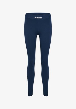 Granatowe legginsy wykonane z elastycznego materiału, z szerokim pasem w talii z logo "HUMMEL" oraz geometrycznym białym wzorem na dolnej części.