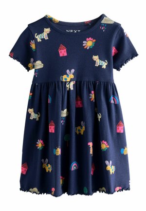 Tengerészkék ruha rövid ujjakkal, bordázott textúrával, színes állat- és virágmintákkal. Rétegezett kialakítás ívelt szegéllyel.