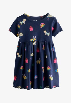Tengerészkék ruha rövid ujjakkal, bordázott textúrával, színes állat- és virágmintákkal. Rétegezett kialakítás ívelt szegéllyel.