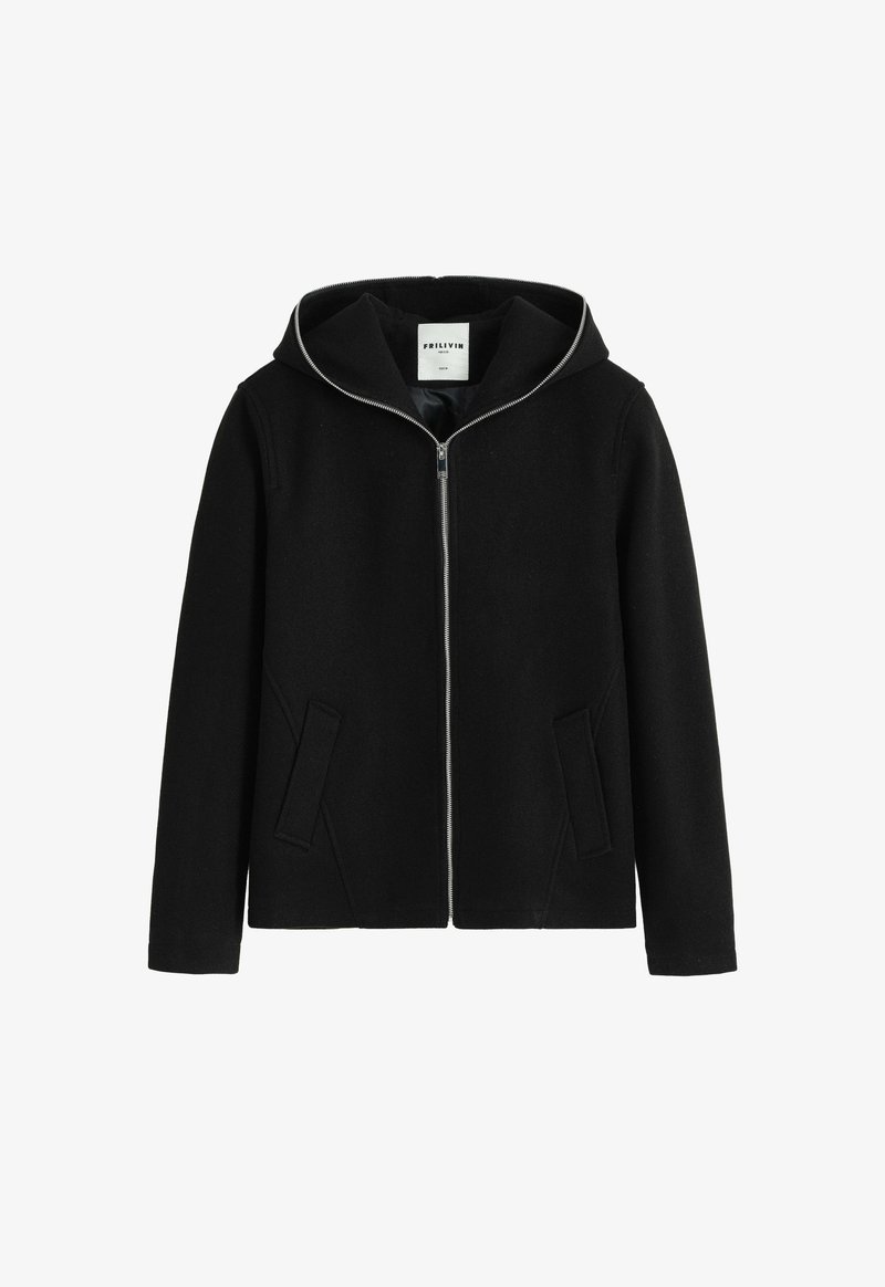 Veste à capuche noire en tissu doux, avec fermeture à glissière à l'avant, deux poches latérales et un design minimaliste. Texture lisse sur l'ensemble.