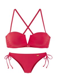 Rožinis bikinis, turintis bepešutį viršų su kryžminėmis juostelėmis, palaikančiais kaušeliuose ir reguliuojamais šonais. Lygus paviršius, blizgus apdailas.