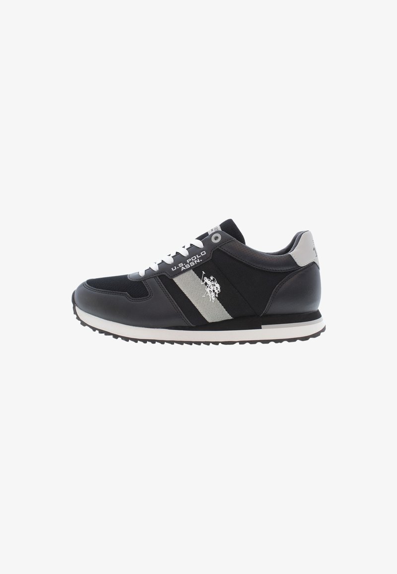Scarpe sportive nere con tomaia in pelle e tessuto, stringhe bianche, dettagli grigi e logo sul lato, caratterizzate da una suola in gomma resistente.