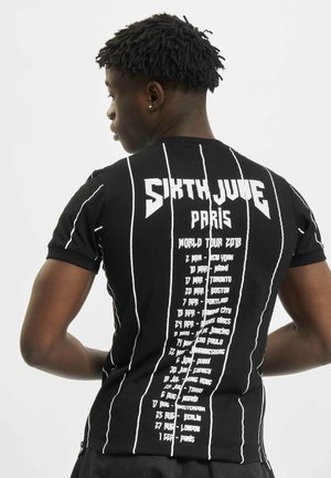 WITH STRIPES - T-shirts med print - black